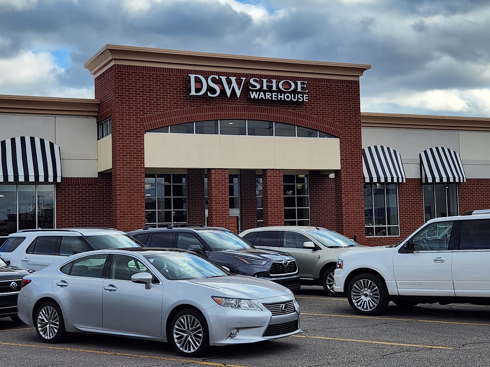 DSW Designer Shoe Warehouse in Novi