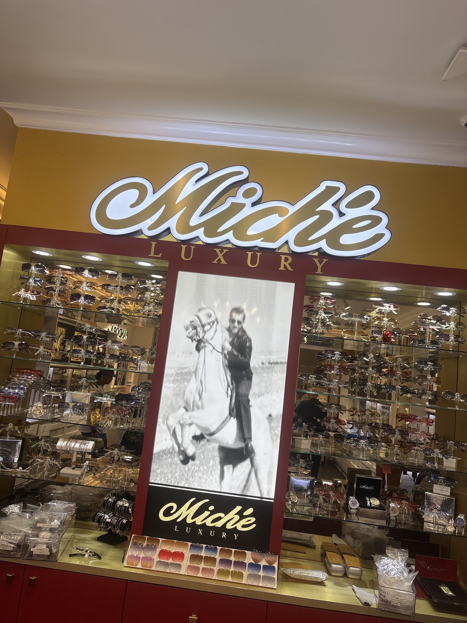 MJ Boutique — photo