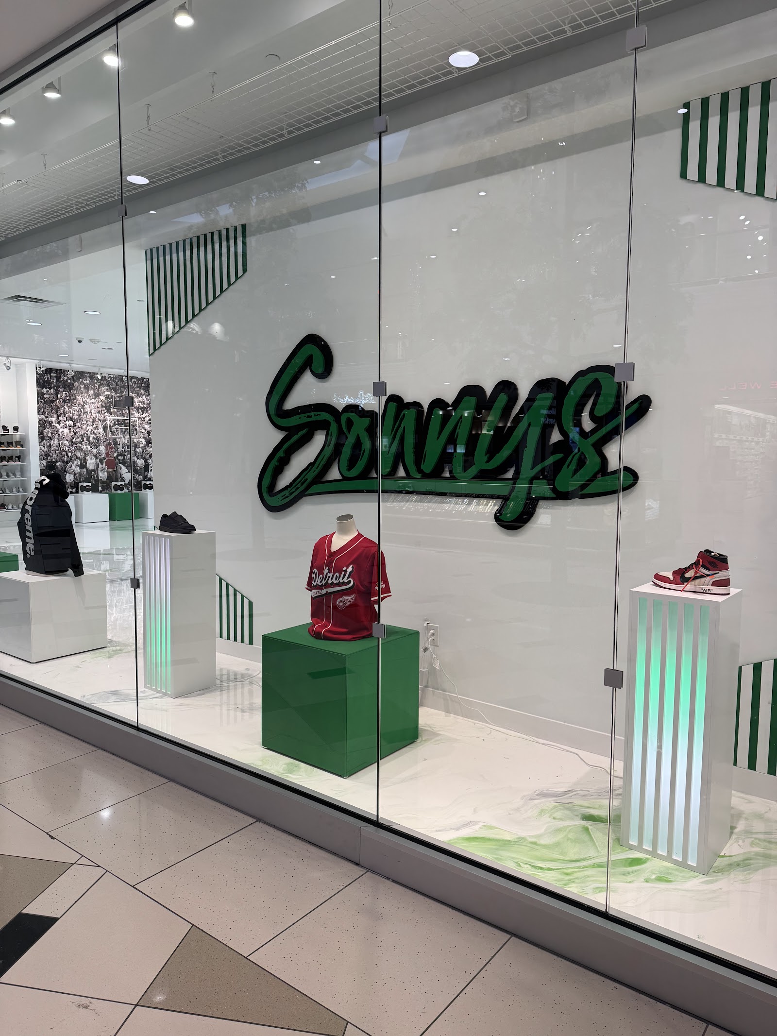 Sonnys in Novi