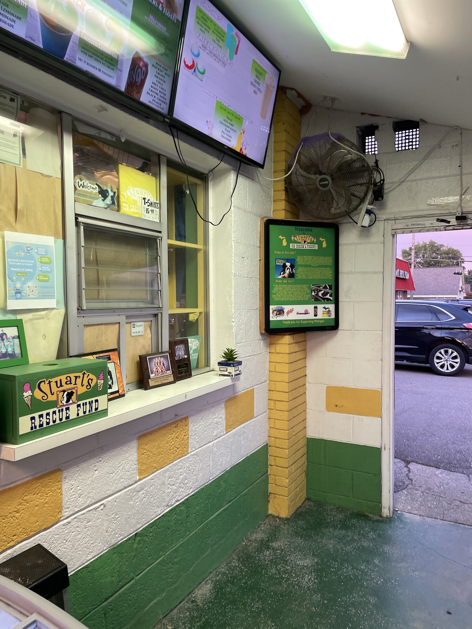 Stuart's Ice Cream and Yogurt — photo