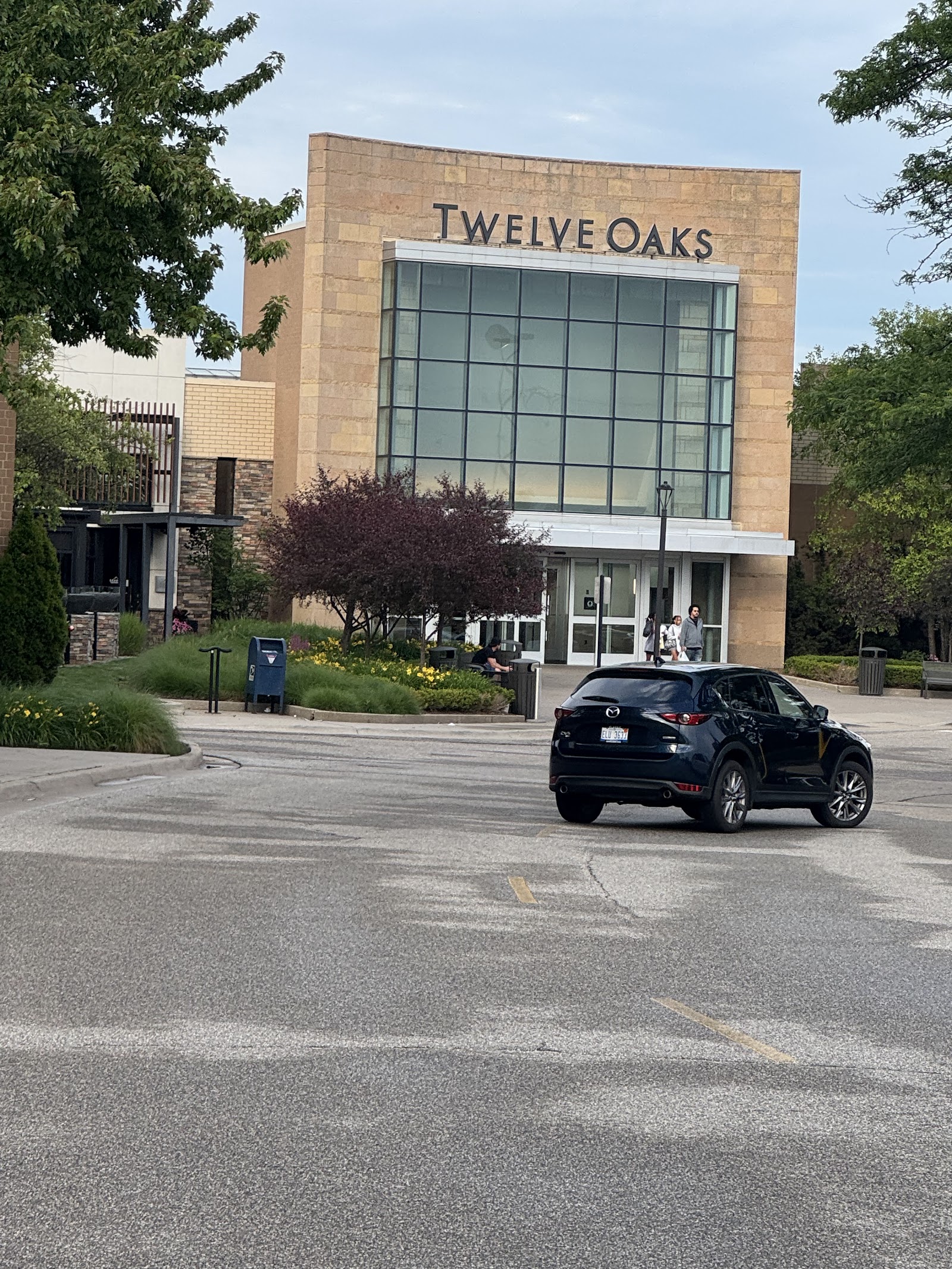 Twelve Oaks Mall in Novi